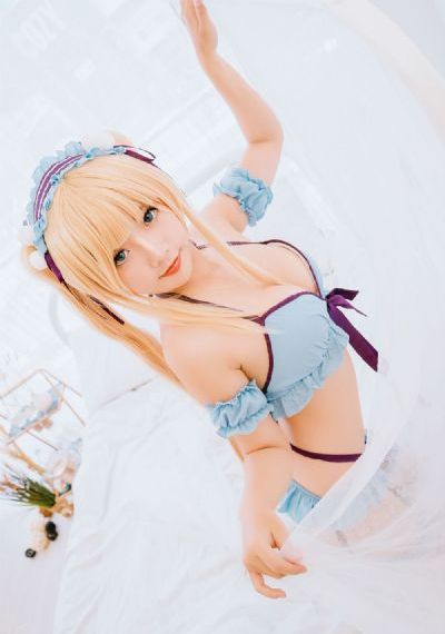 金牌客服董董恩