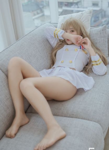 巨乳女士官