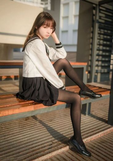两个美女的胸互摸互揉接吻