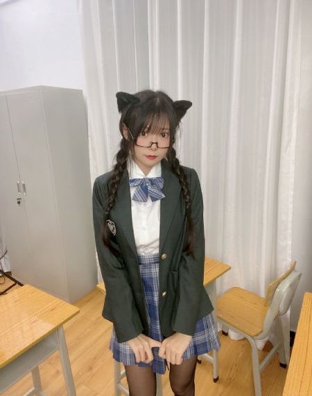 日本尤莉亚在线无删减播放